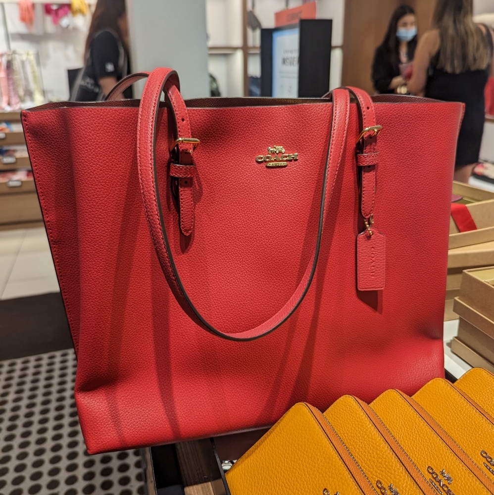 NWT COACH Mollie Double Face Leather Large Tote Handbag In Gold/Apple Red. - Picture 2 of 3